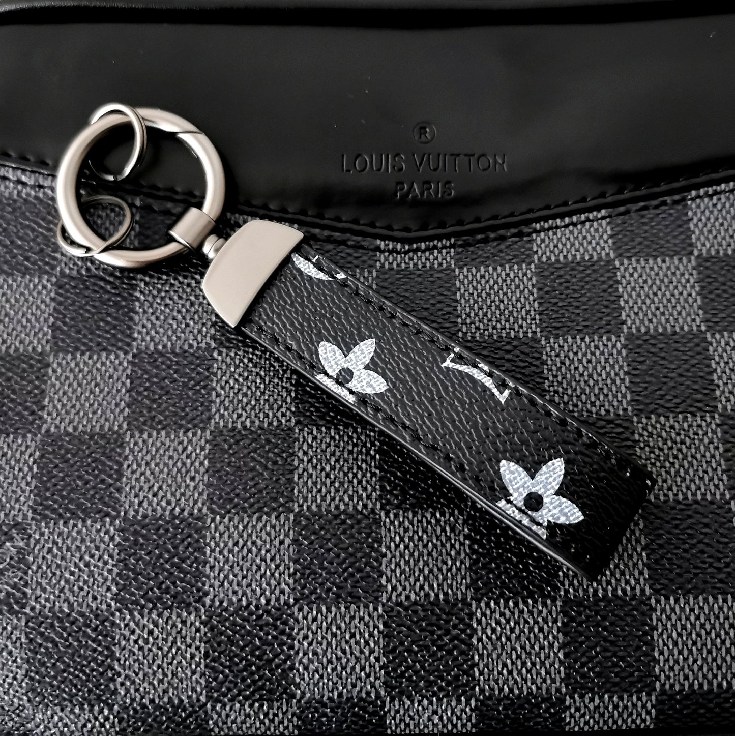 Ключодържател кожен LV 034