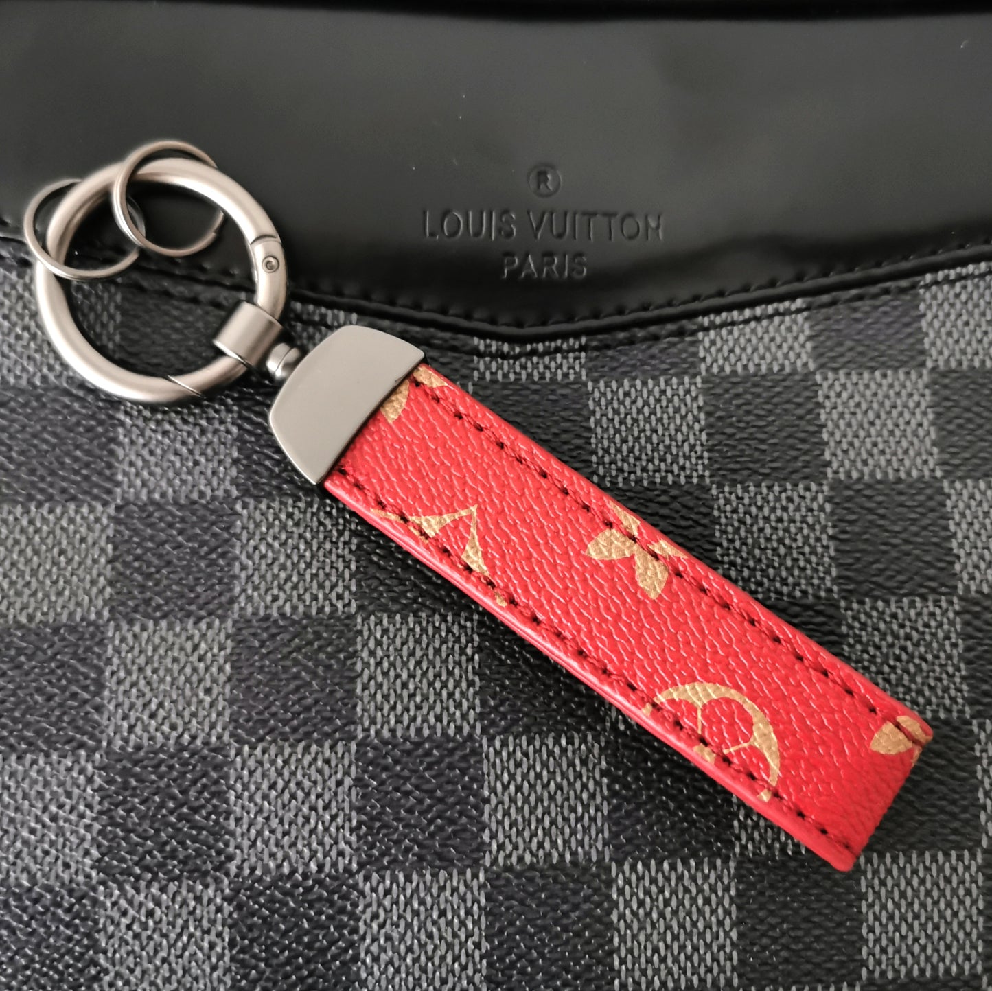 Ключодържател кожен LV036