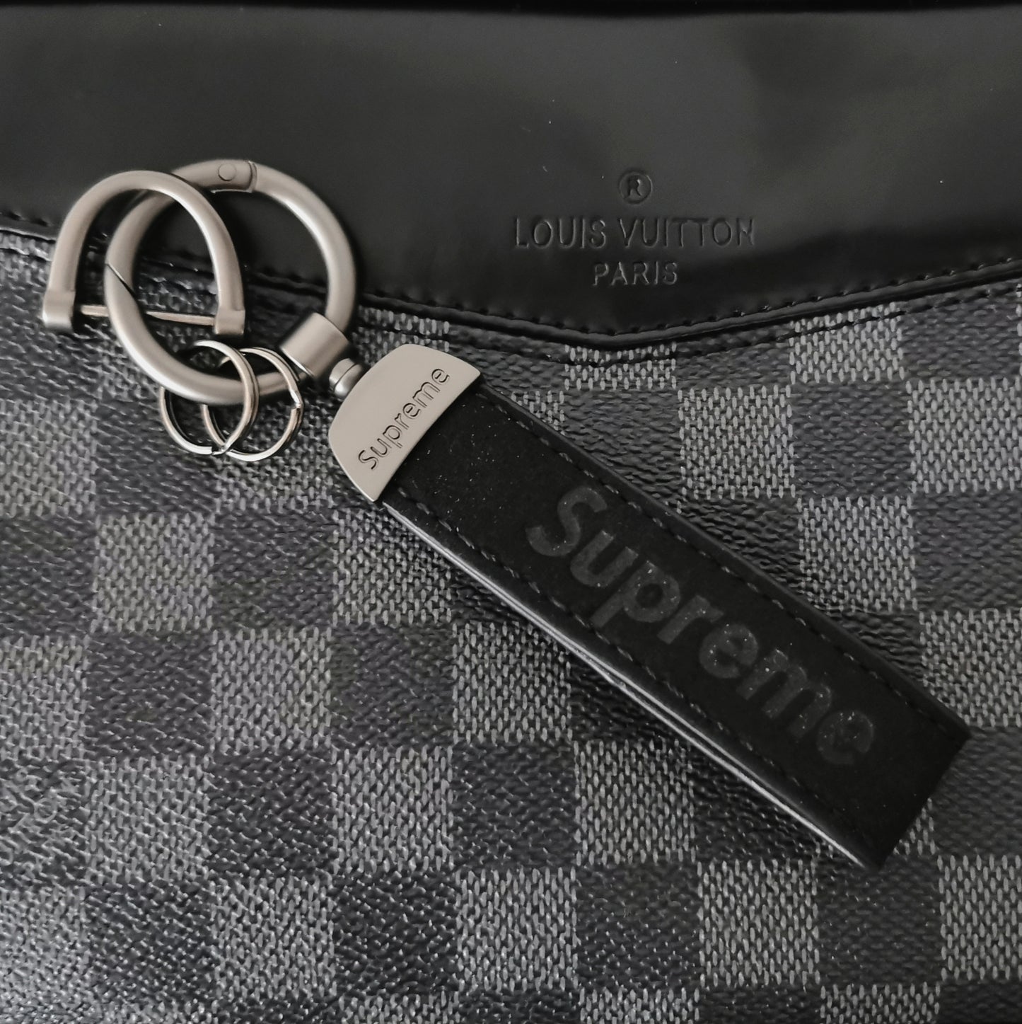 Ключодържател кожен LV 037