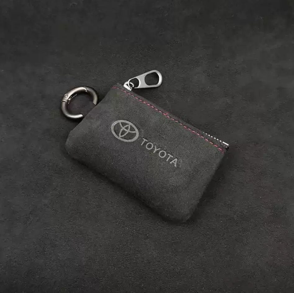 Калъф за ключ Toyota от алкантара – компактен и стилен
