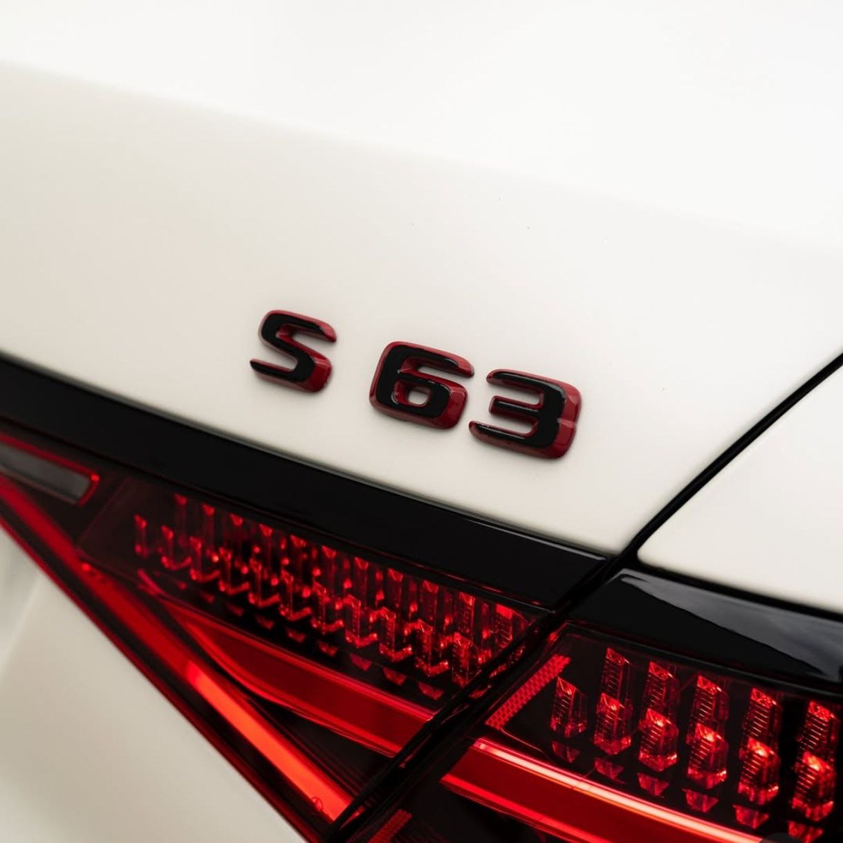 Емблема S63 задна лепяща 2020 - 2025 г.