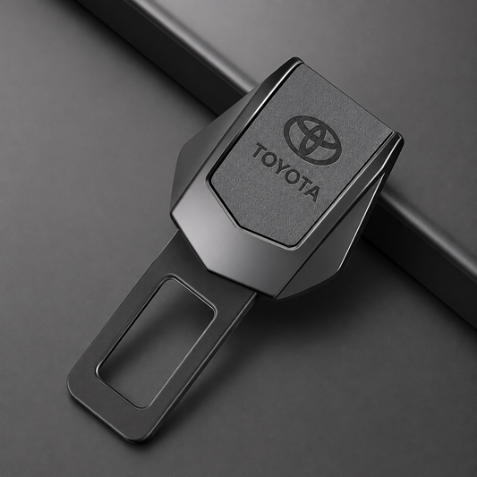 Метална закопчалка TOYOTA за автомобилен предпазен колан с кожен детайл TOYOTA