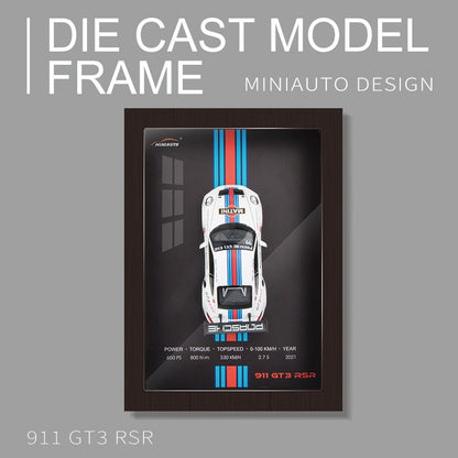 Макет Porsche 911 GT3 RSR в рамка – метален модел със светлини и отварящи се врати