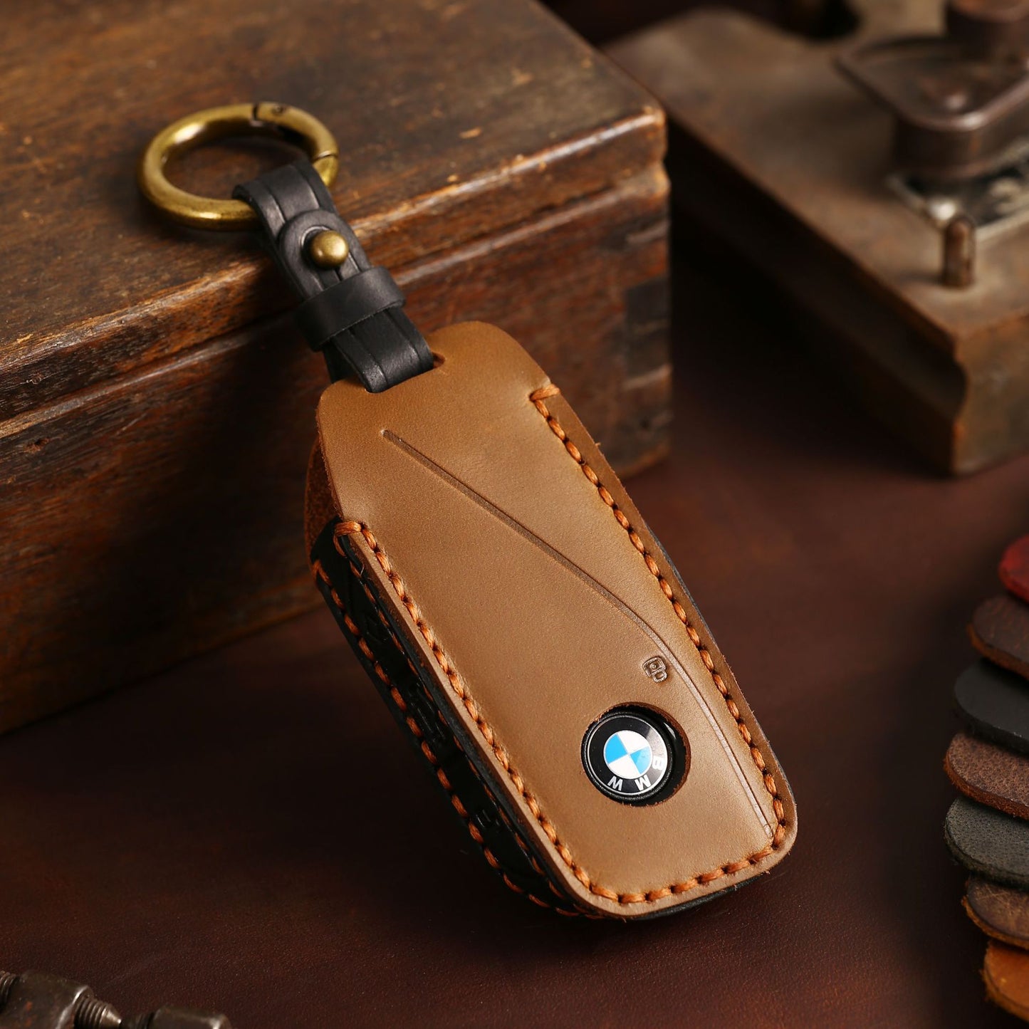 Ръчно изработен кожен калъф за BMW ключ – Premium Handmade (3 цвята) КАФЯВ