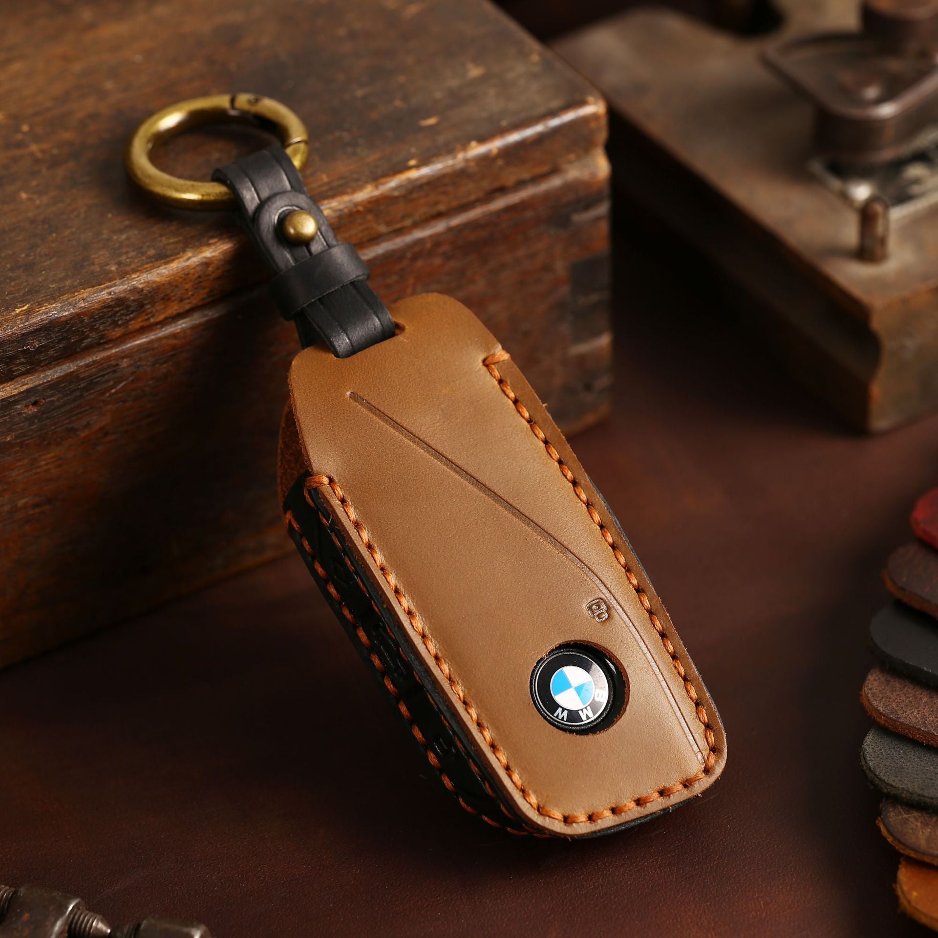 Ръчно изработен кожен калъф за BMW ключ – Premium Handmade (3 цвята) КАФЯВ