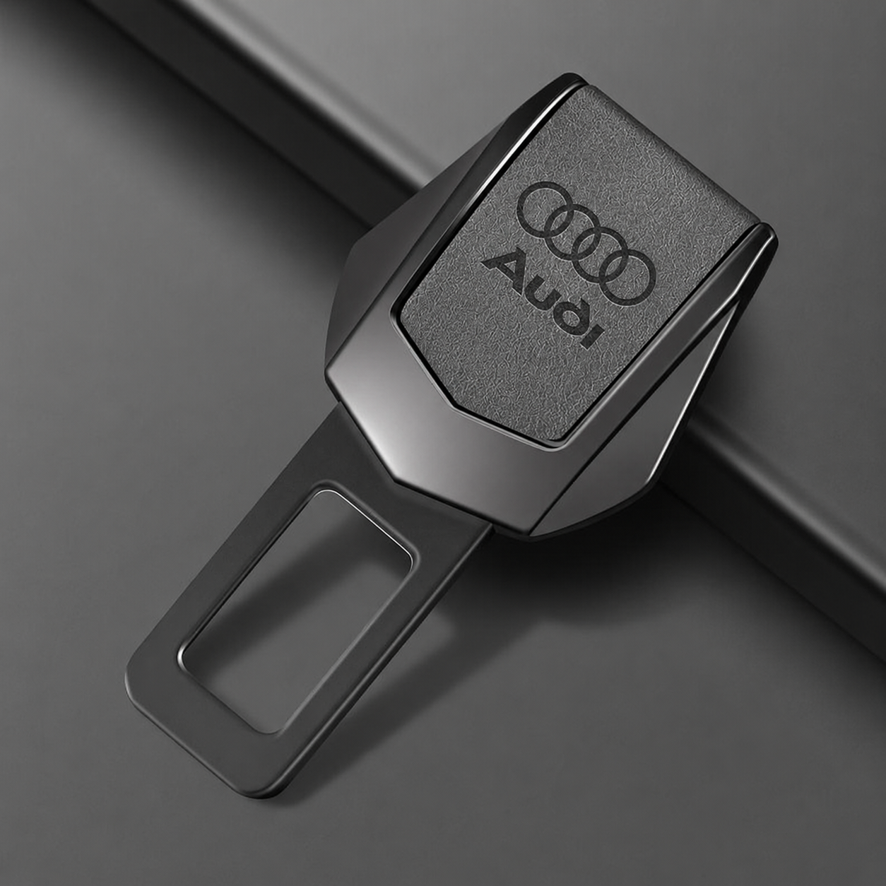Метална закопчалка TOYOTA за автомобилен предпазен колан с кожен детайл AUDI