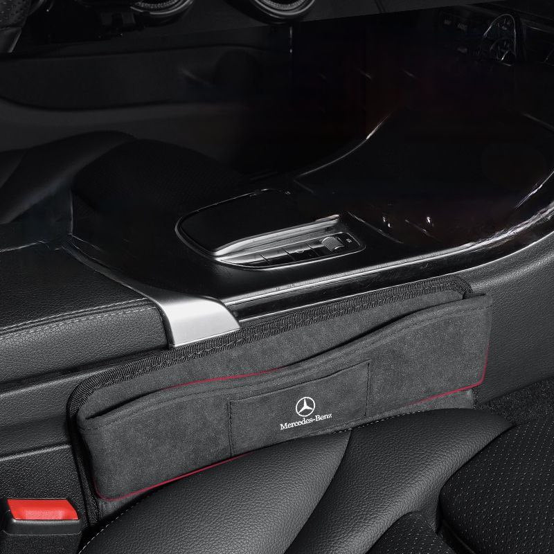 Възглавничкa между седалките AMG
