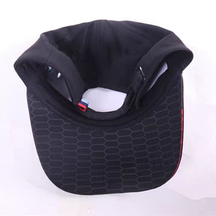 Шапка с лого М