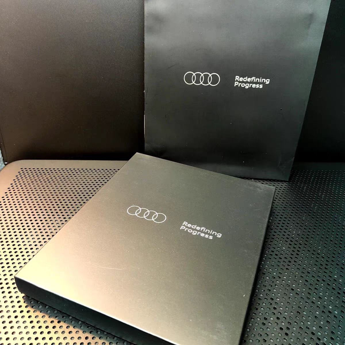 Тефтер за кола с лого