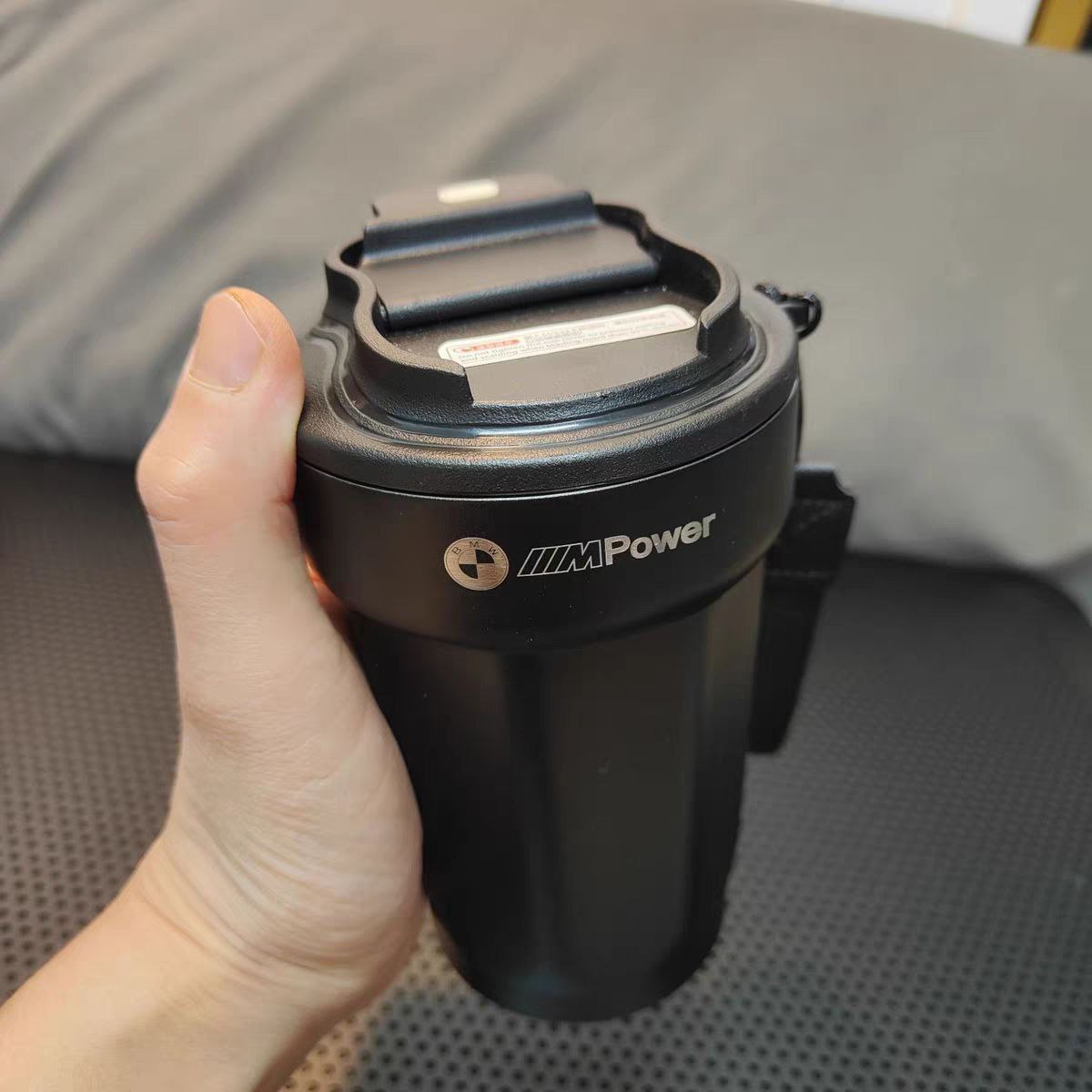 BMW M Метален термос 450 мл – 316 неръждаема стомана, вакуумен, 6–12 ч изолация