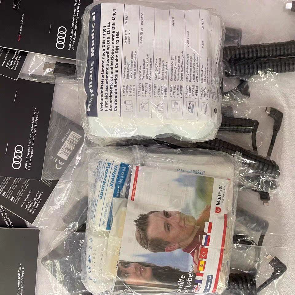 Аптечка за кола с лого