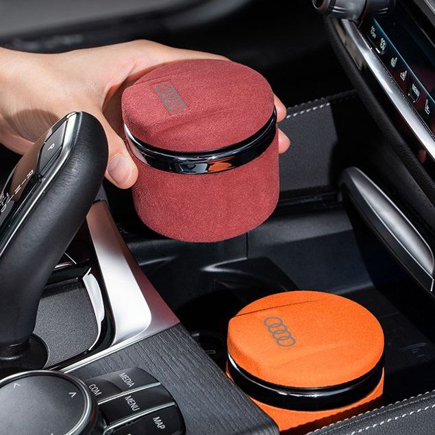 Луксозен автомобилен пепелник с алкантара – AUDI стил | Компактен 6.5 × 7.3 см