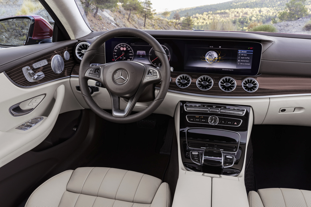 Емблема AMG за волан Mercedes – C, CLA, CLS, E, GLC, GLE (49x40 мм)